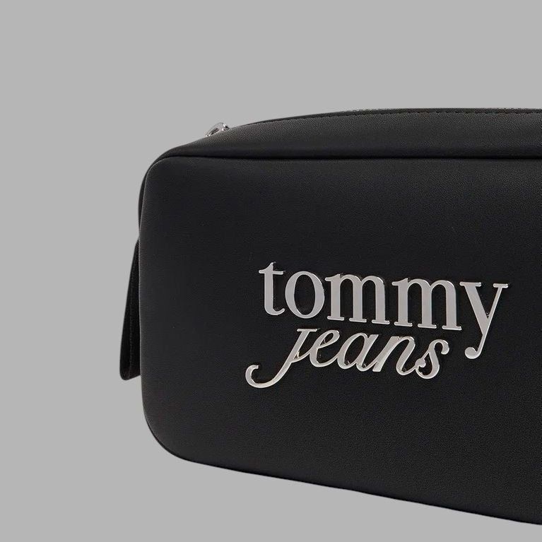TOMMY JEANS